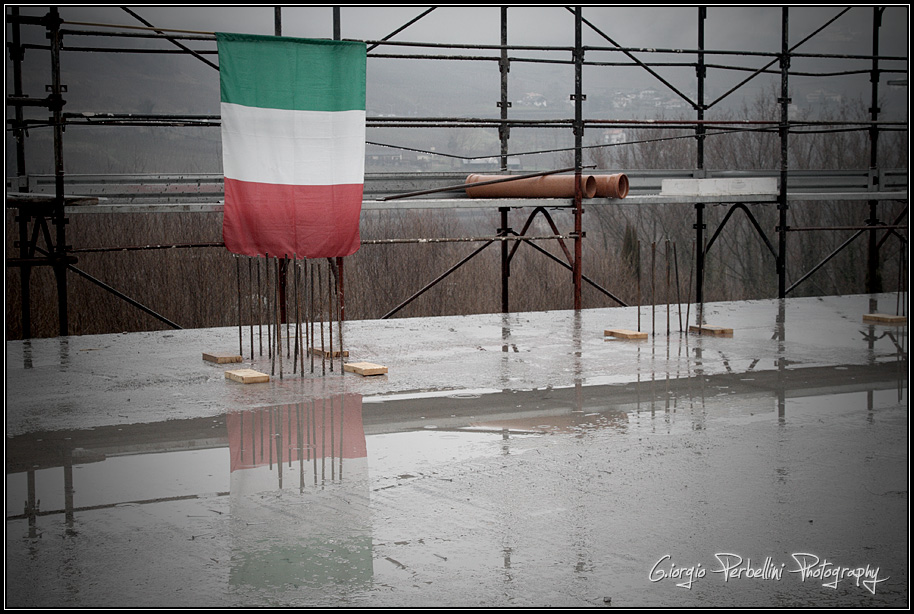 La bandiera italiana in occasione della festa del 150° anniversario dell'Unità d'Italia.<br>
Merano (BZ). 16 marzo 2011.